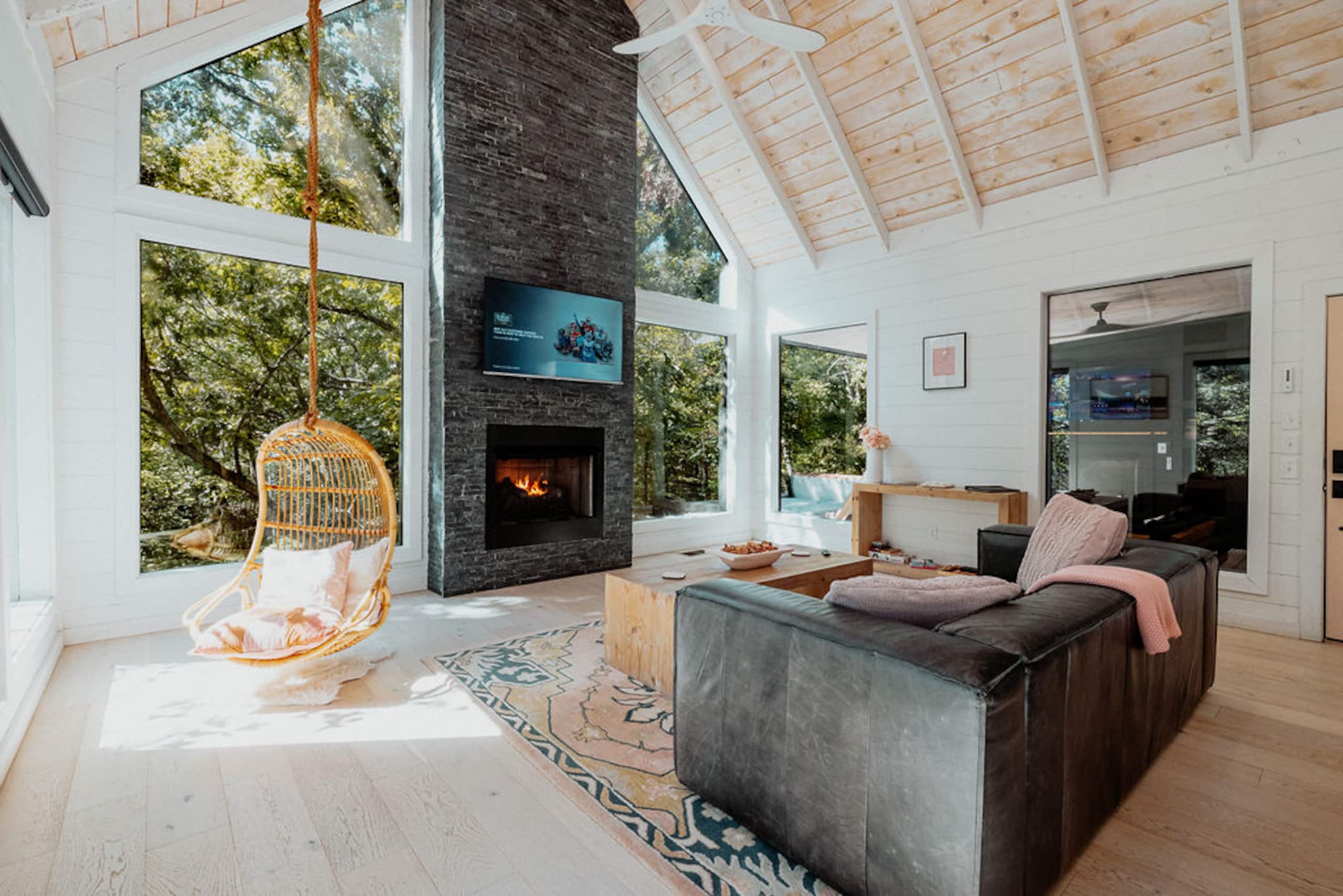 Sauna Hot Tub Creek Romantic Forest Cabin — photo 1